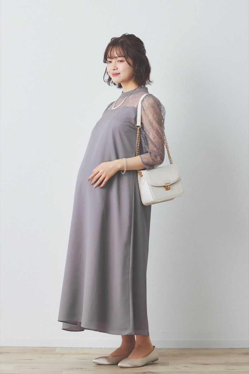 グレージュのプチハイネックAラインドレス