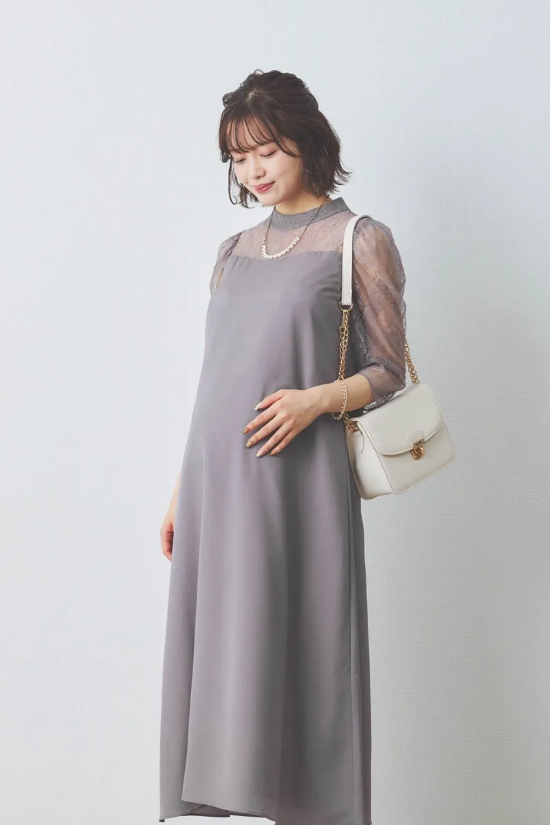 グレージュのプチハイネックAラインドレス