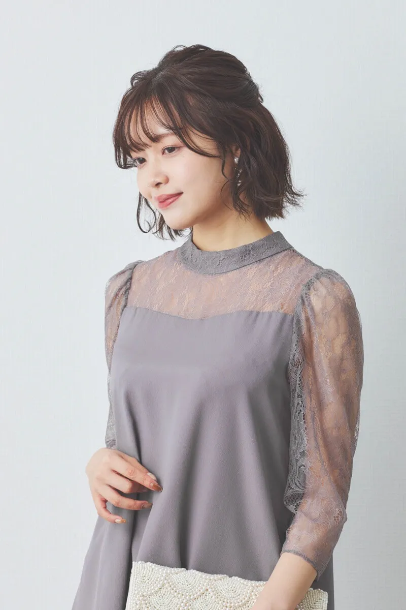 グレージュのプチハイネックAラインドレス