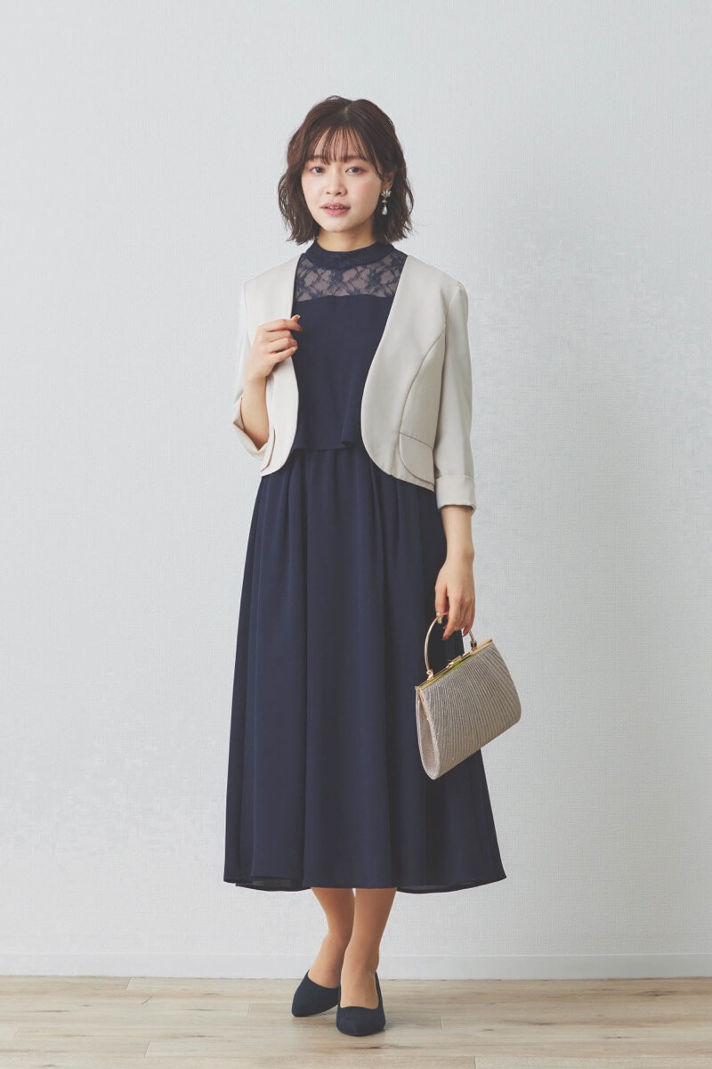ネイビーのハイネックデコルテレースドレス