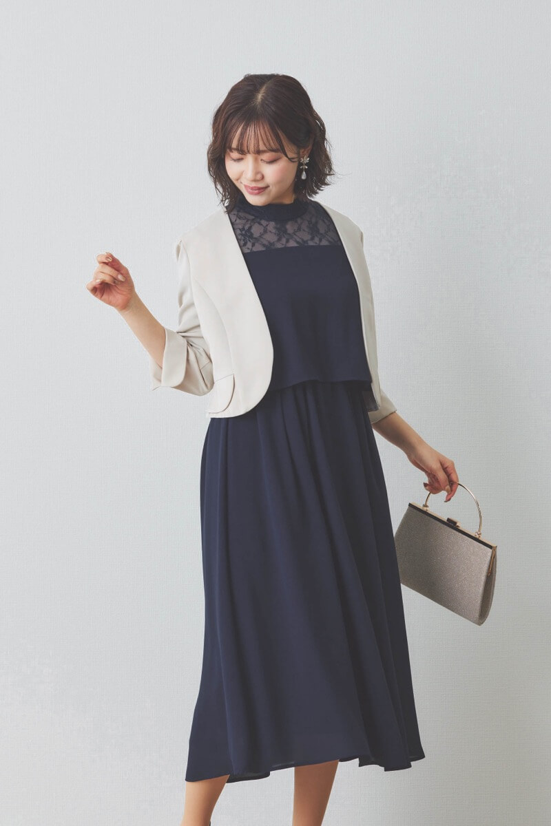 ネイビーのハイネックデコルテレースドレス
