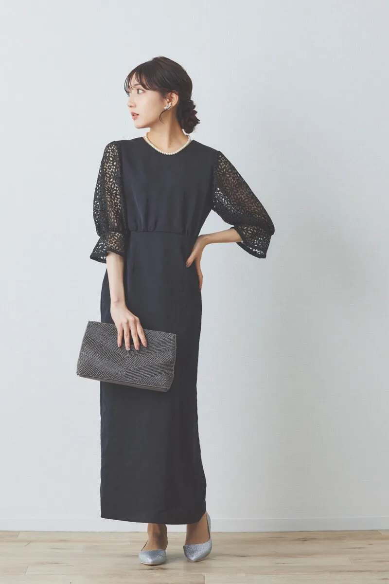 ブラックのレーススリーブサテンドレス