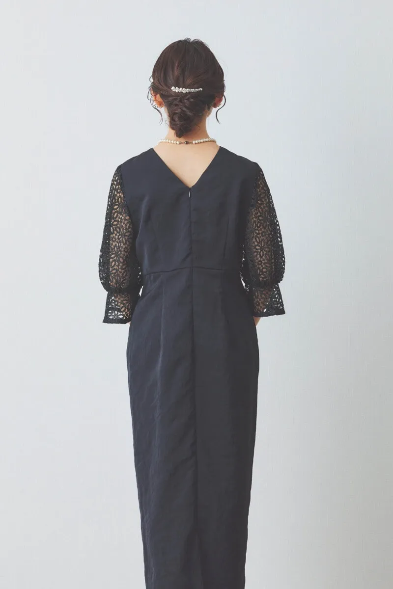 ブラックのレーススリーブサテンドレス