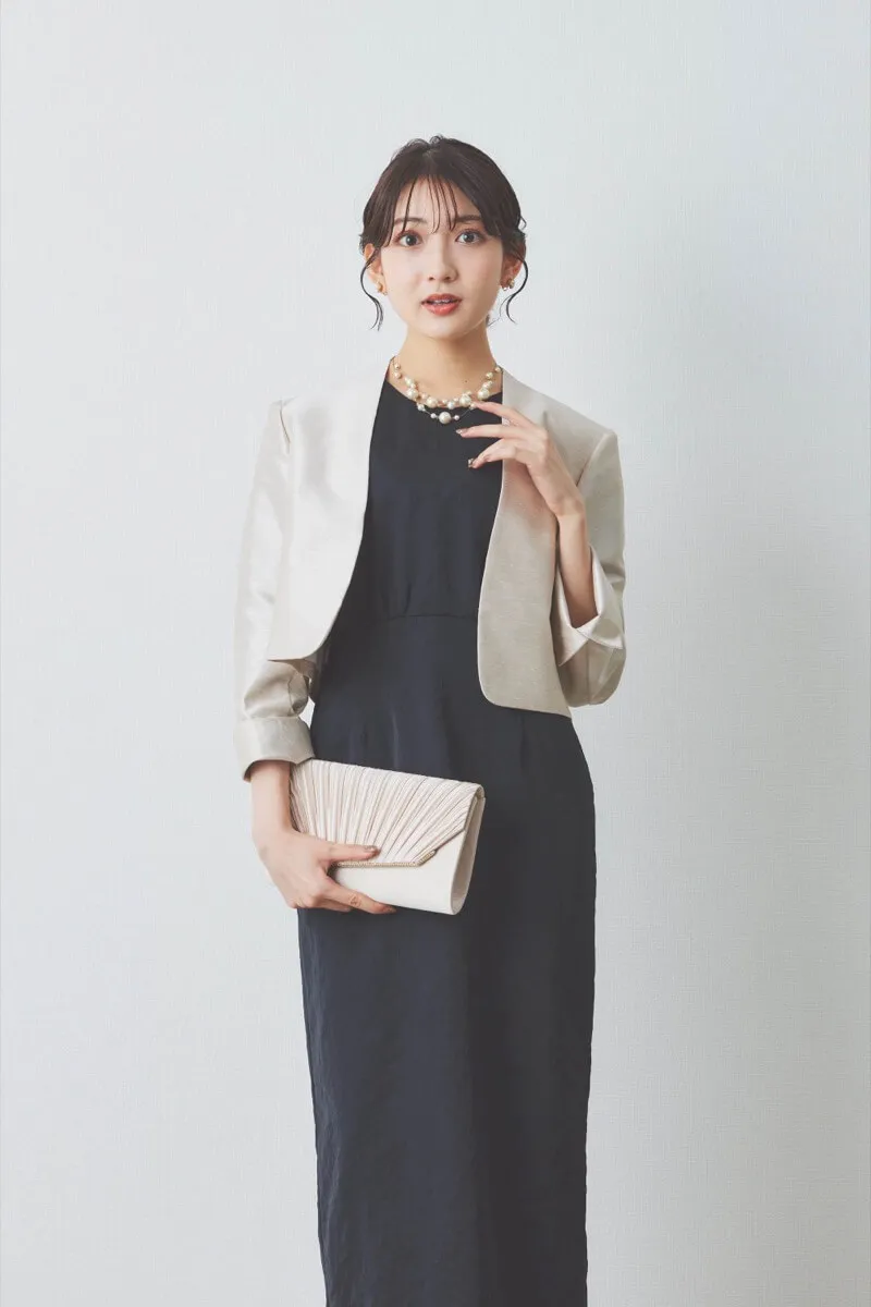 ブラックのレーススリーブサテンドレス