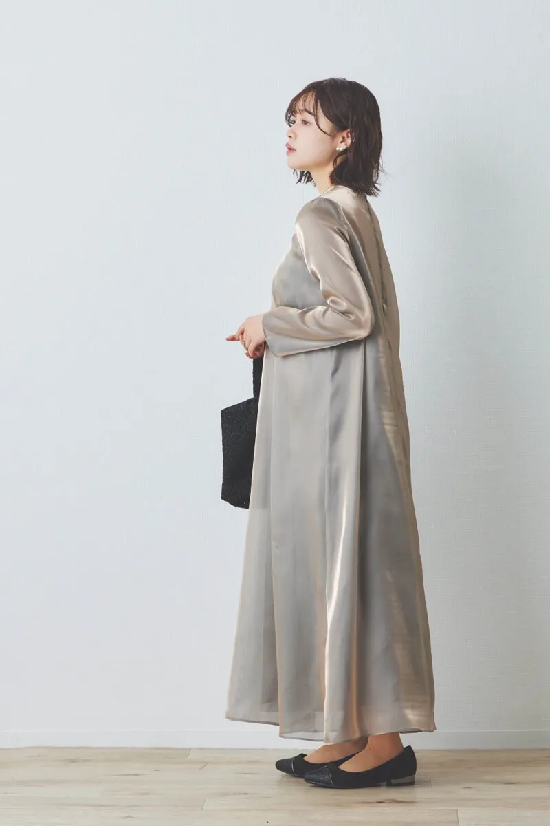 グレーのラメシャンブレードレス