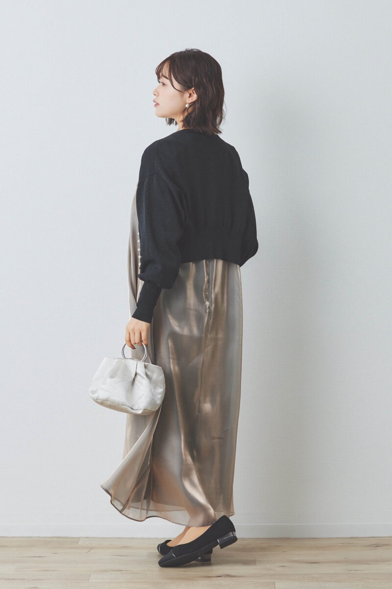 グレーのラメシャンブレードレス