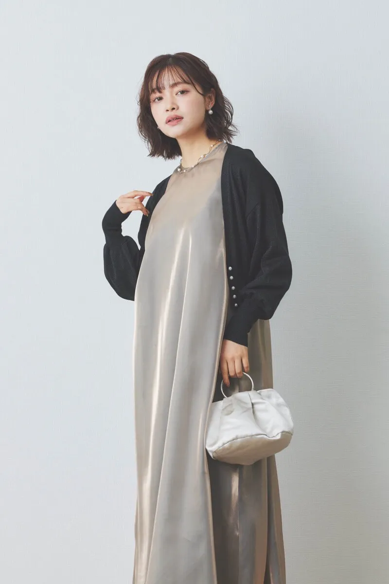 グレーのラメシャンブレードレス