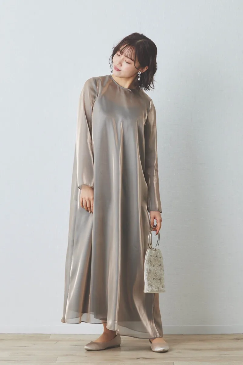 グレーのラメシャンブレードレス