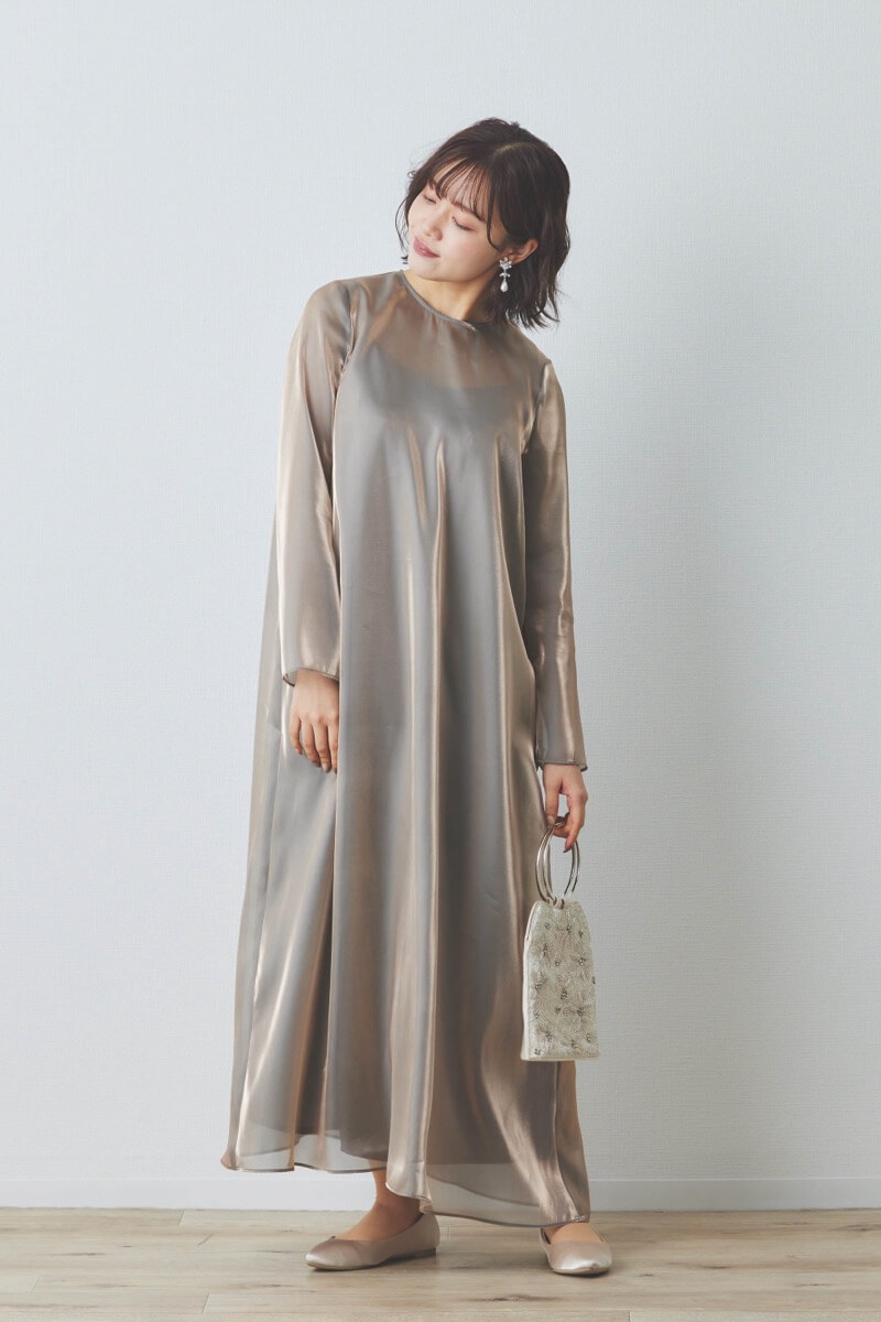 グレーのラメシャンブレードレス
