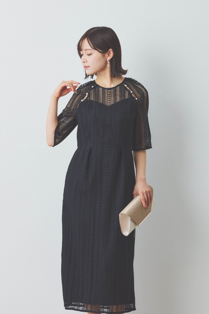 ブラックのデザインパールレースドレス