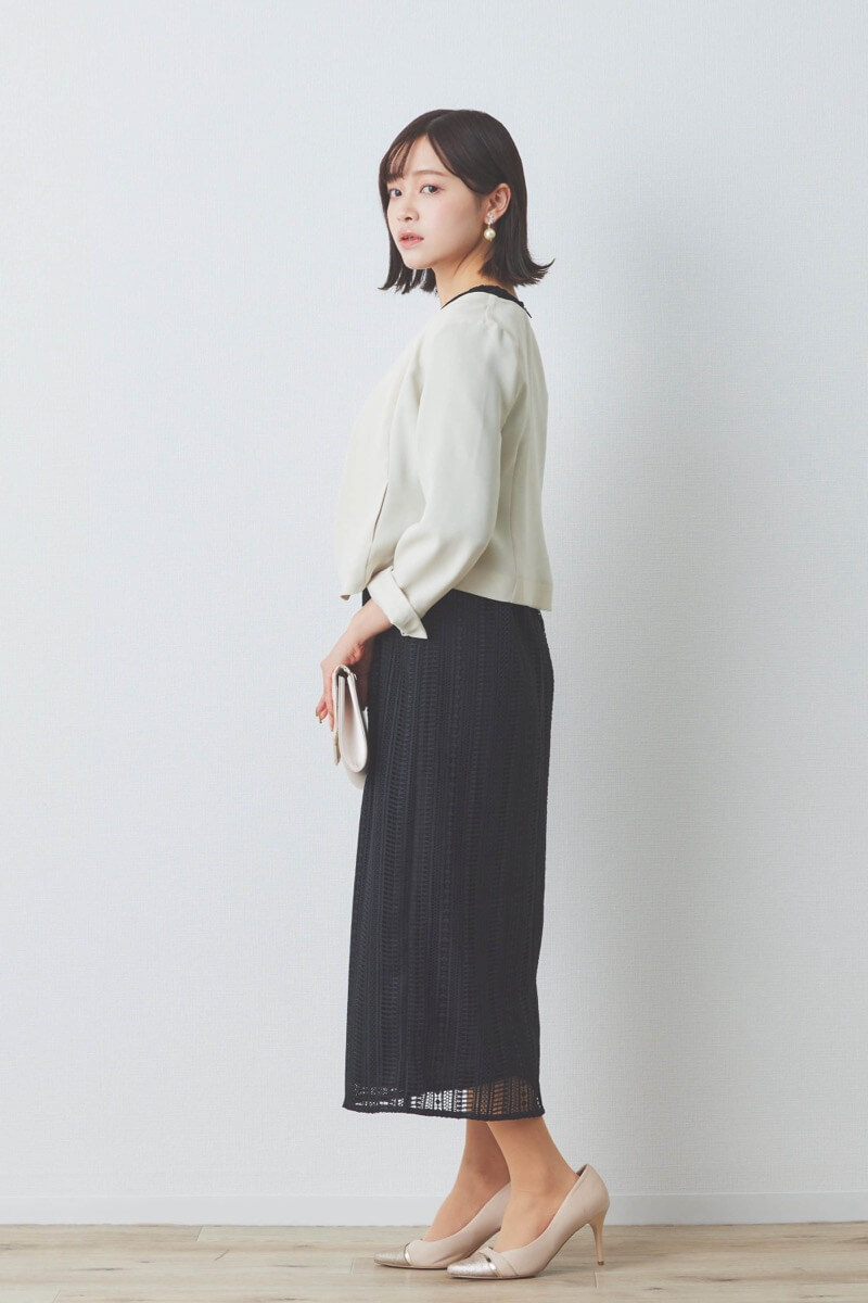 ブラックのデザインパールレースドレス