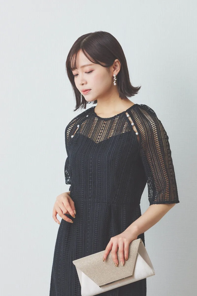 ブラックのデザインパールレースドレス