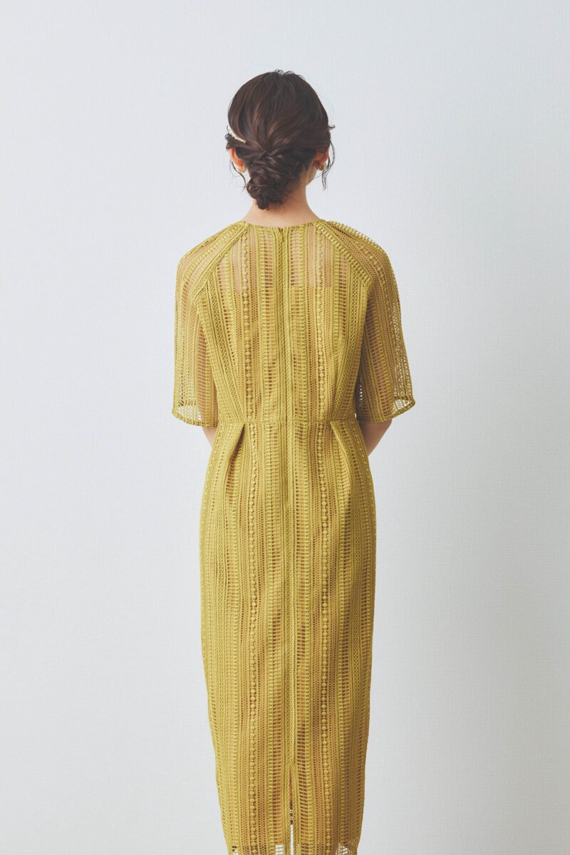 イエローのデザインパールレースドレス
