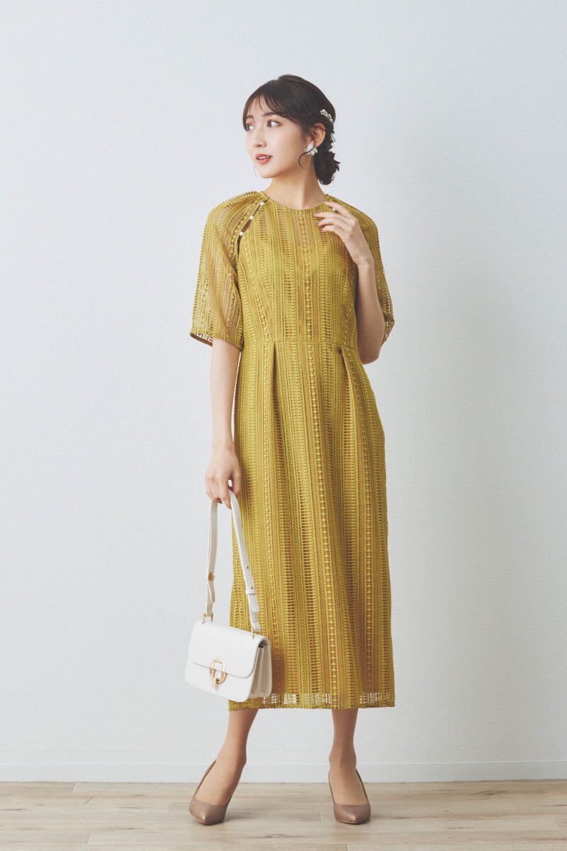 イエローのデザインパールレースドレス