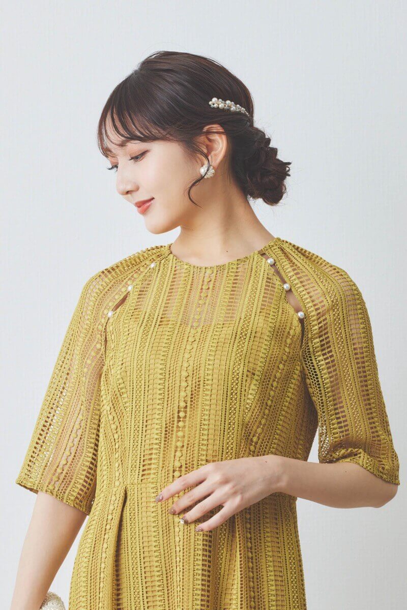 イエローのデザインパールレースドレス