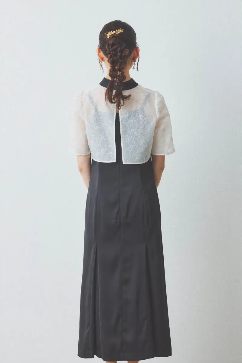 ブラック×ホワイトの刺繍トップスマットサテンドレス