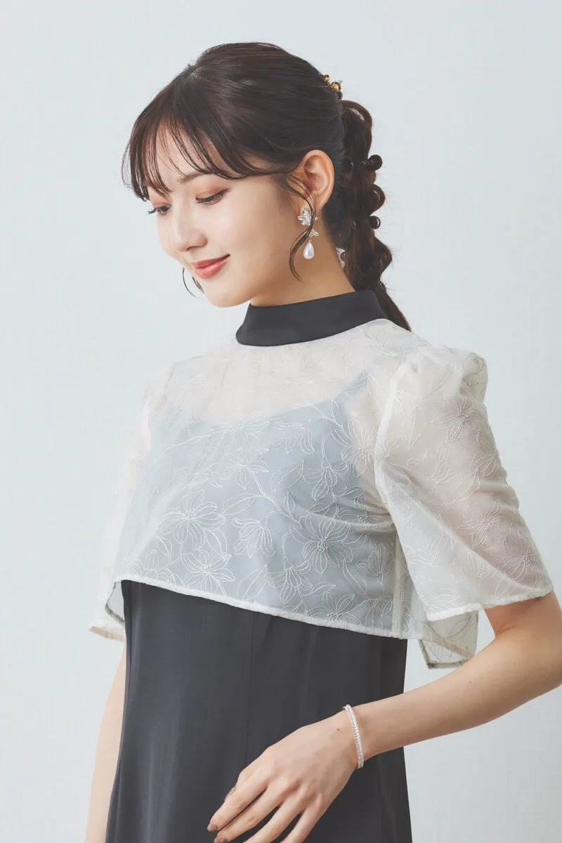ブラック×ホワイトの刺繍トップスマットサテンドレス