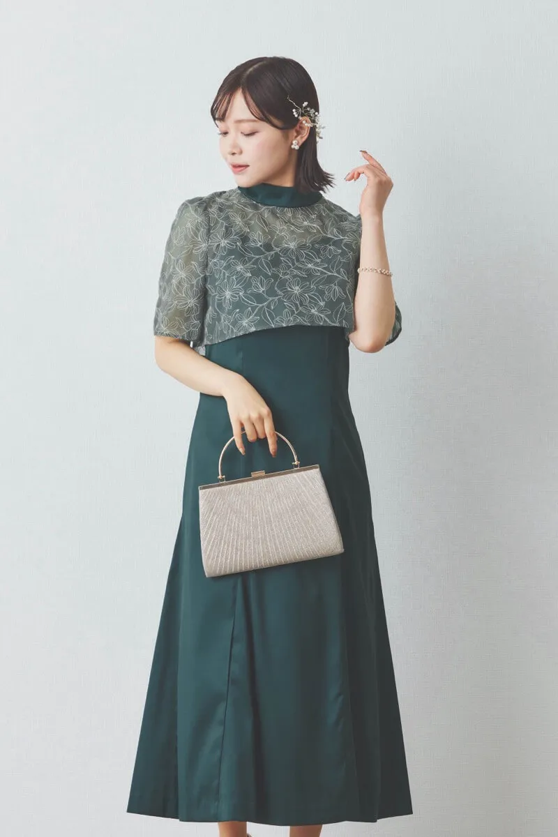 ダークグリーンの刺繍トップスマットサテンドレス
