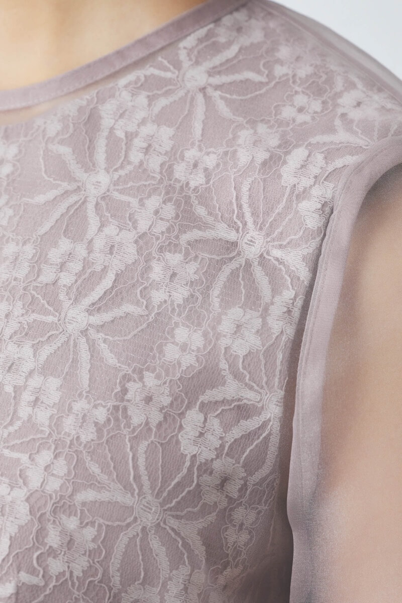 ピンクベージュのシアーレイヤードオールインワンドレス