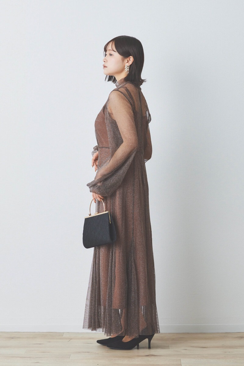 ブラウンのロングスリーブラメチュールドレス
