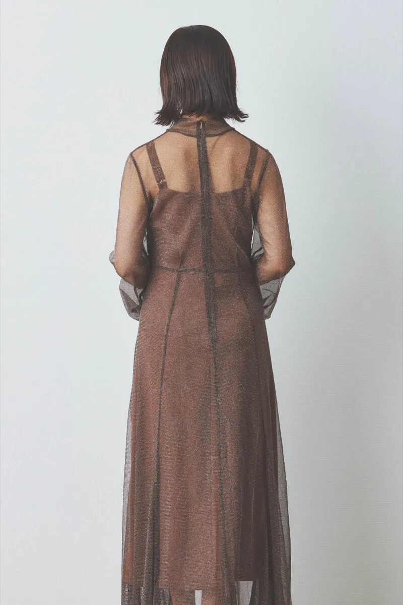 ブラウンのロングスリーブラメチュールドレス