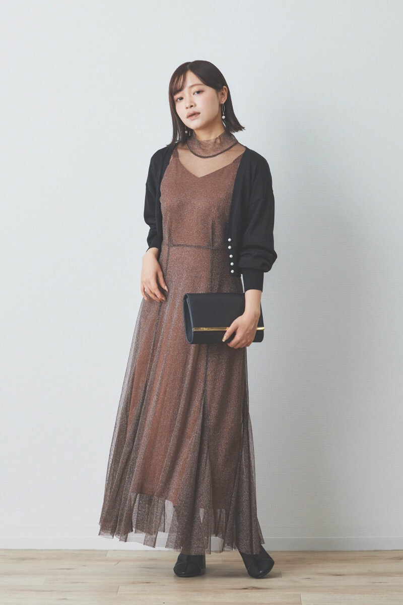 ブラウンのロングスリーブラメチュールドレス
