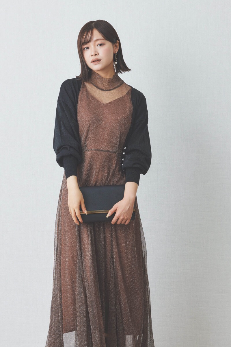 ブラウンのロングスリーブラメチュールドレス