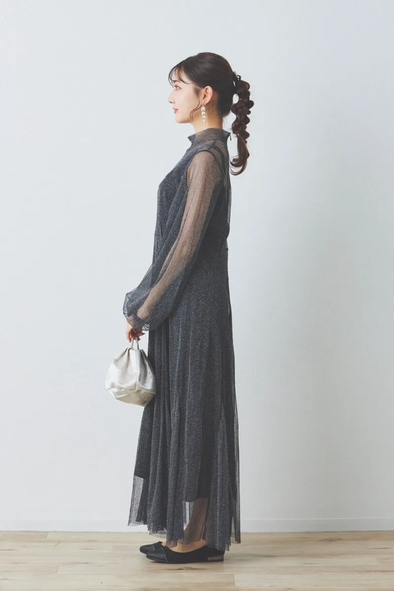 ブラックのロングスリーブラメチュールドレス