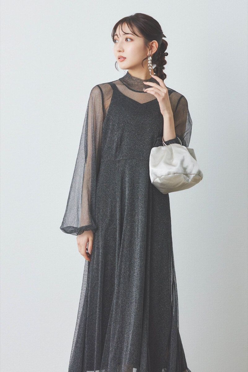 ブラックのロングスリーブラメチュールドレス