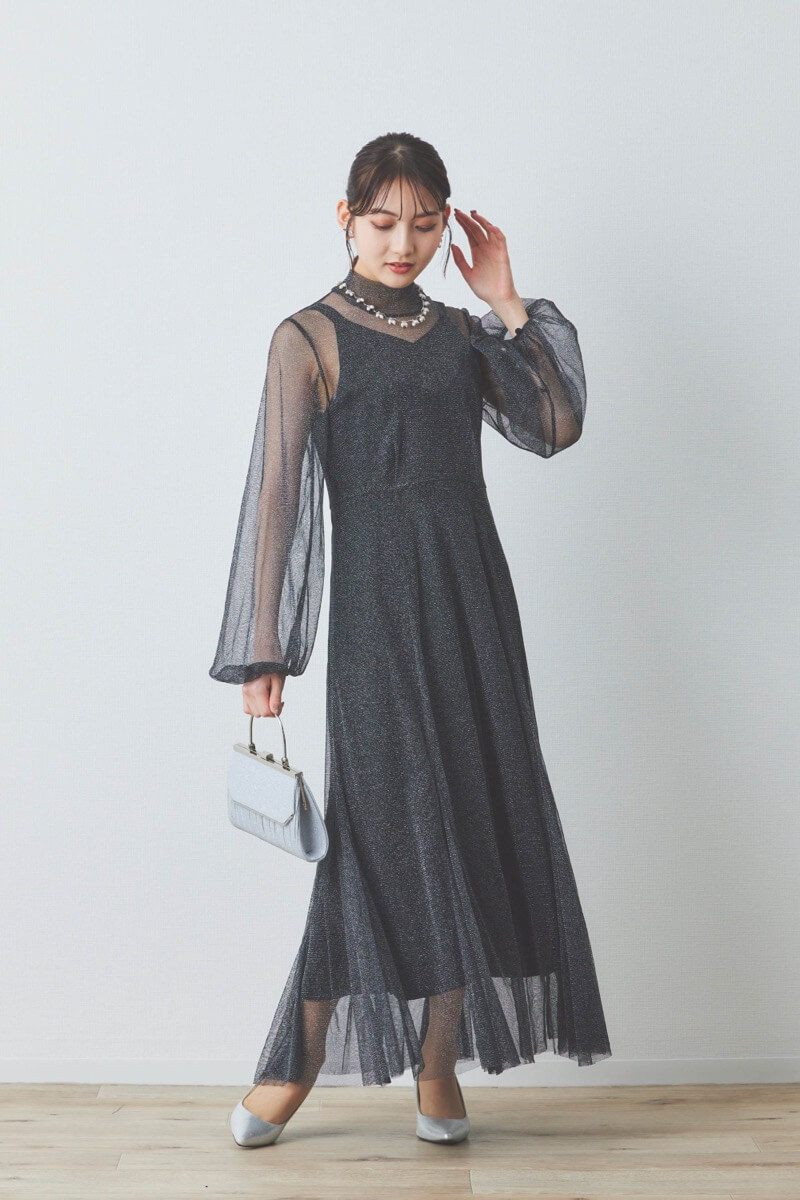 ブラックのロングスリーブラメチュールドレス