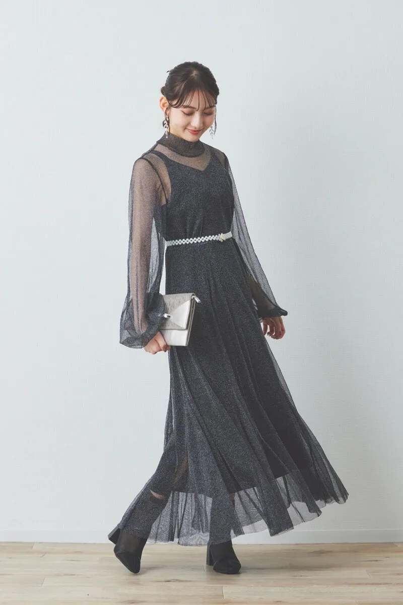 ブラックのロングスリーブラメチュールドレス