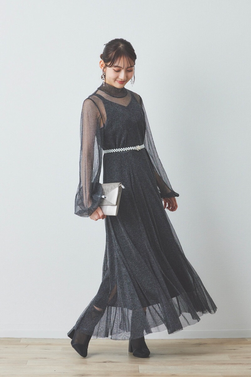 ブラックのロングスリーブラメチュールドレス