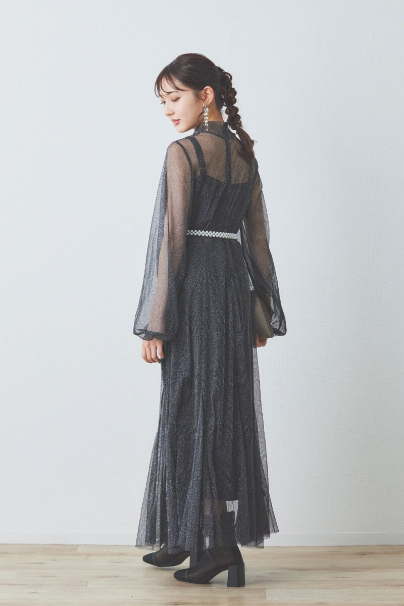 ブラックのロングスリーブラメチュールドレス