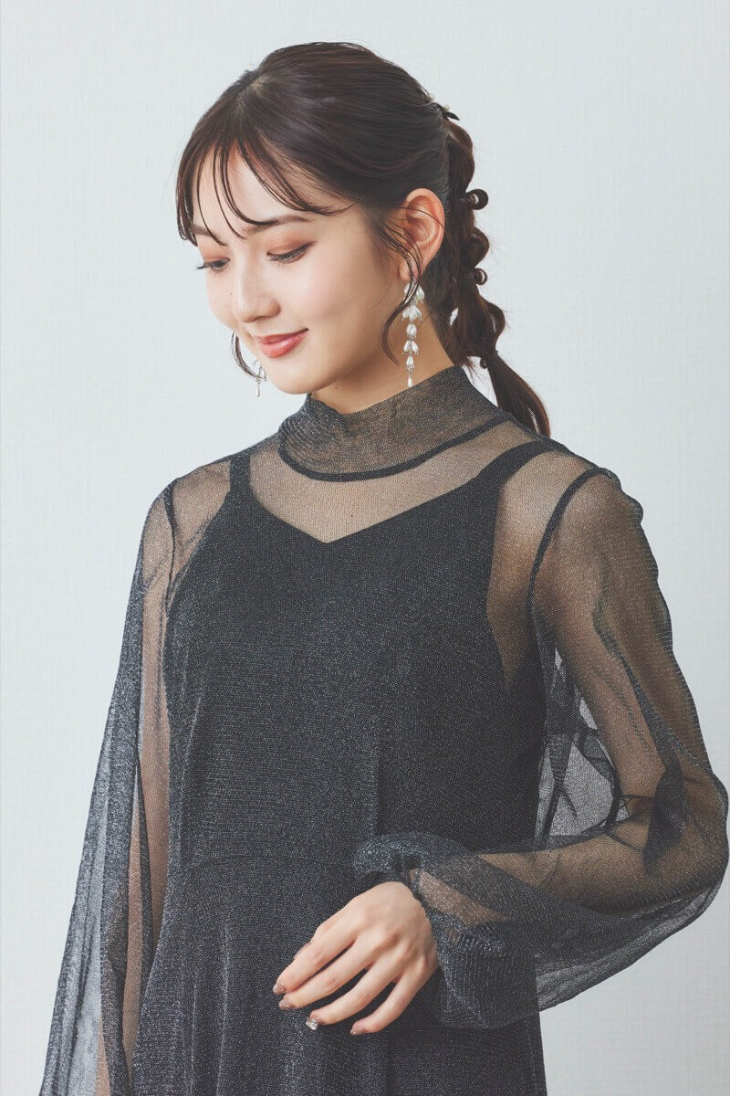 ブラックのロングスリーブラメチュールドレス