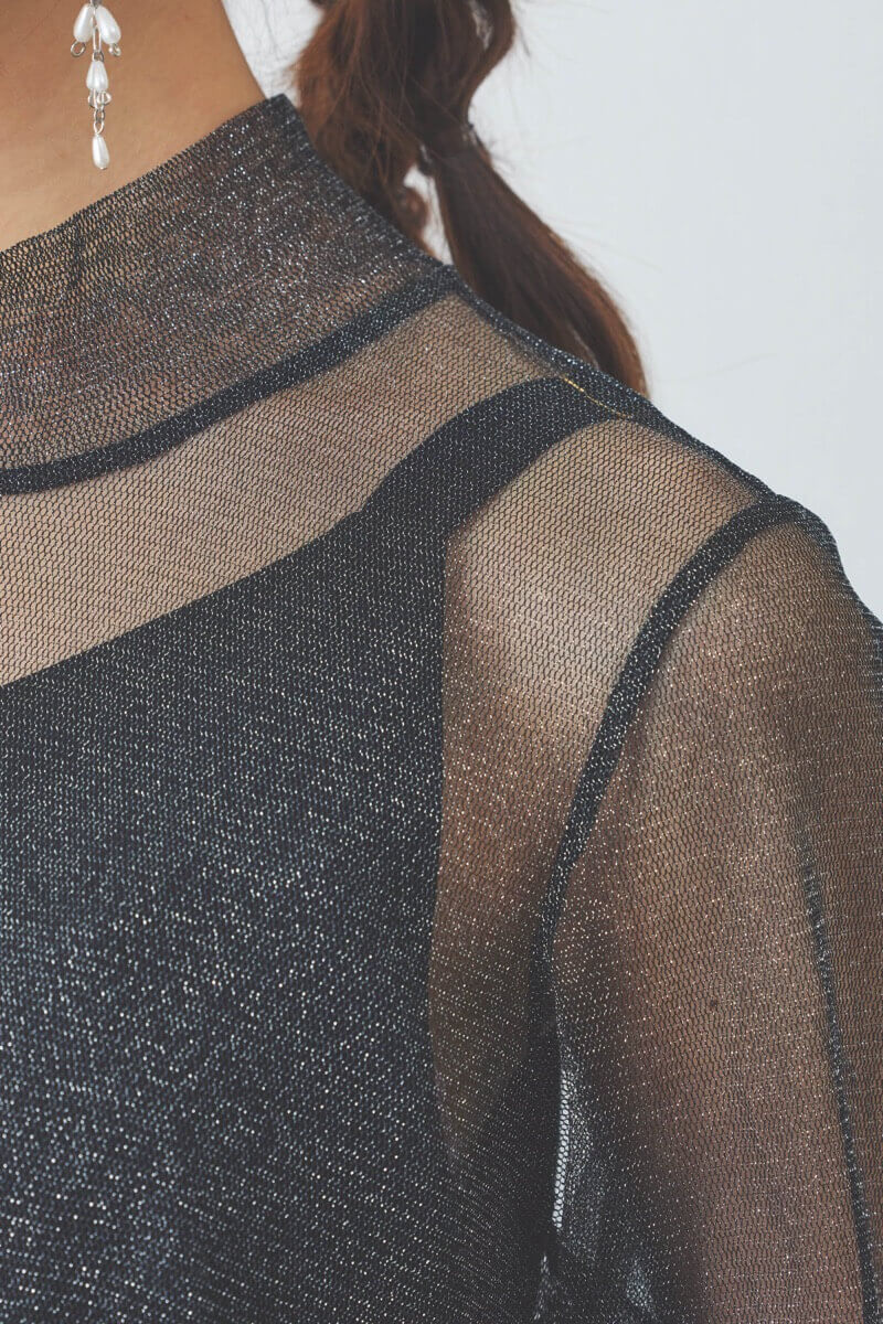 ブラックのロングスリーブラメチュールドレス