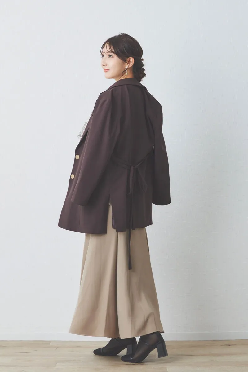 ベージュのエンブロイダリーレースケープセットドレス