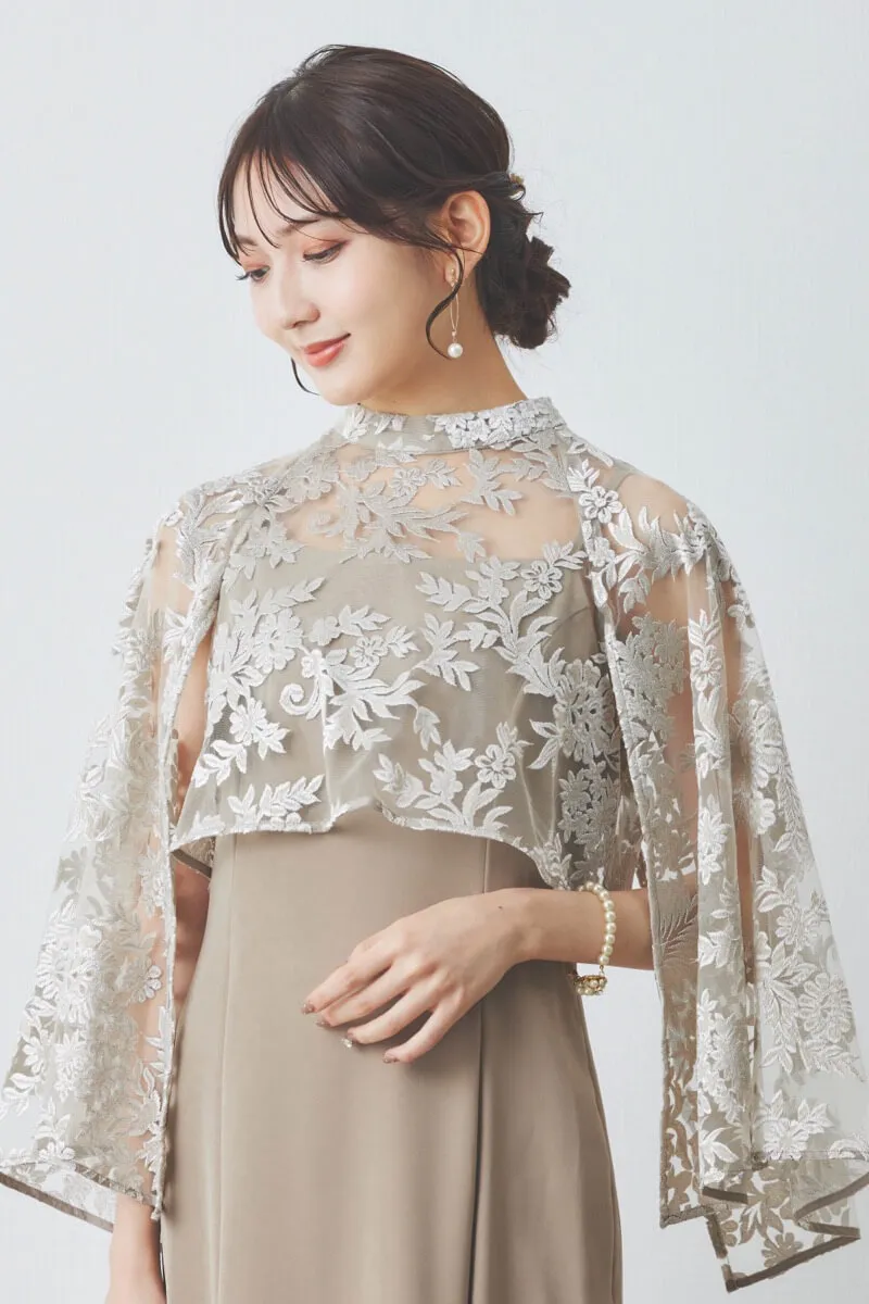 ベージュのエンブロイダリーレースケープセットドレス