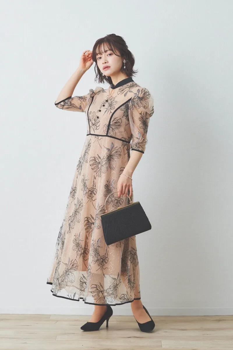 ベージュの配色フラワーレースパイピングドレス