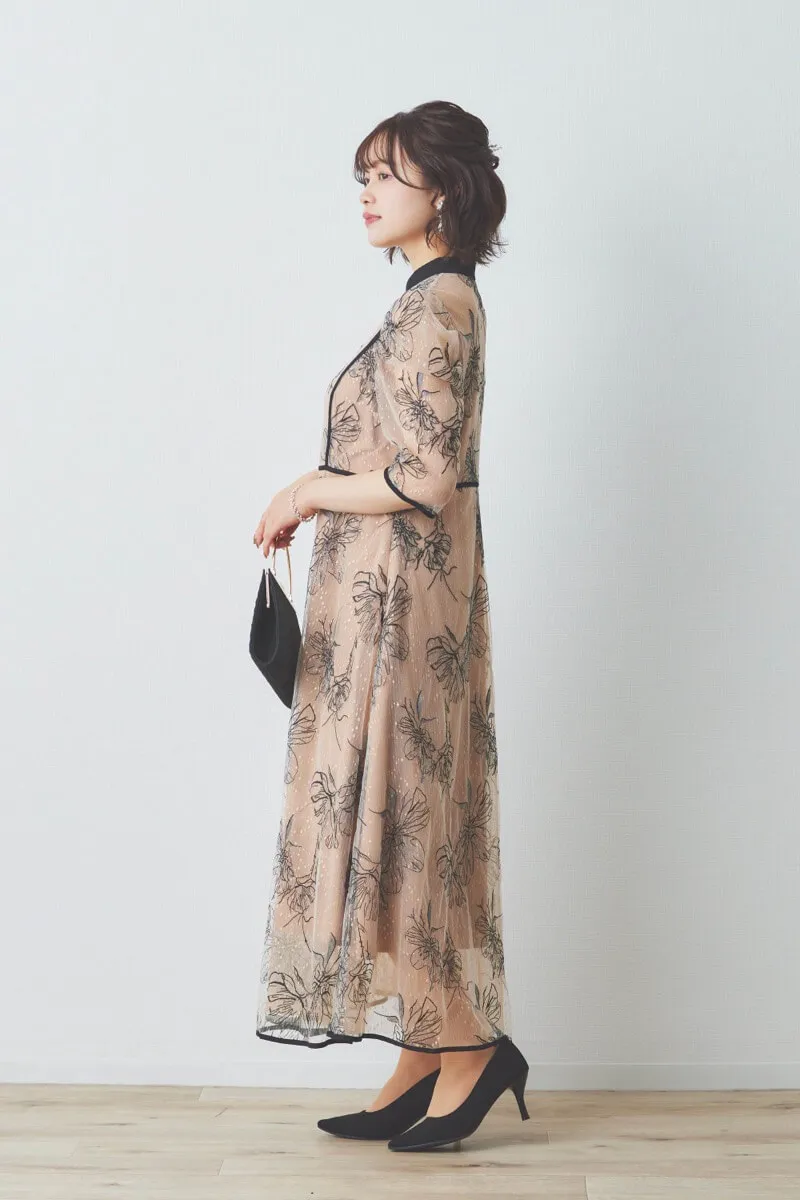 ベージュの配色フラワーレースパイピングドレス