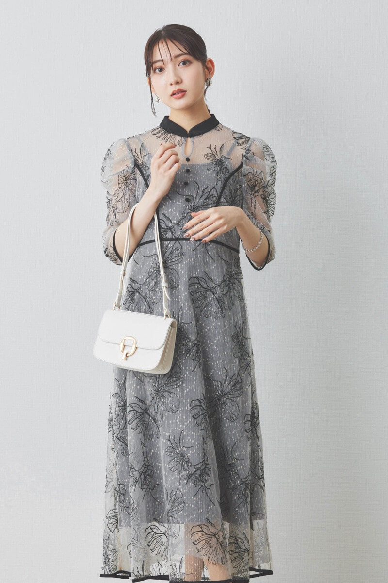 ブルーの配色フラワーレースパイピングドレス