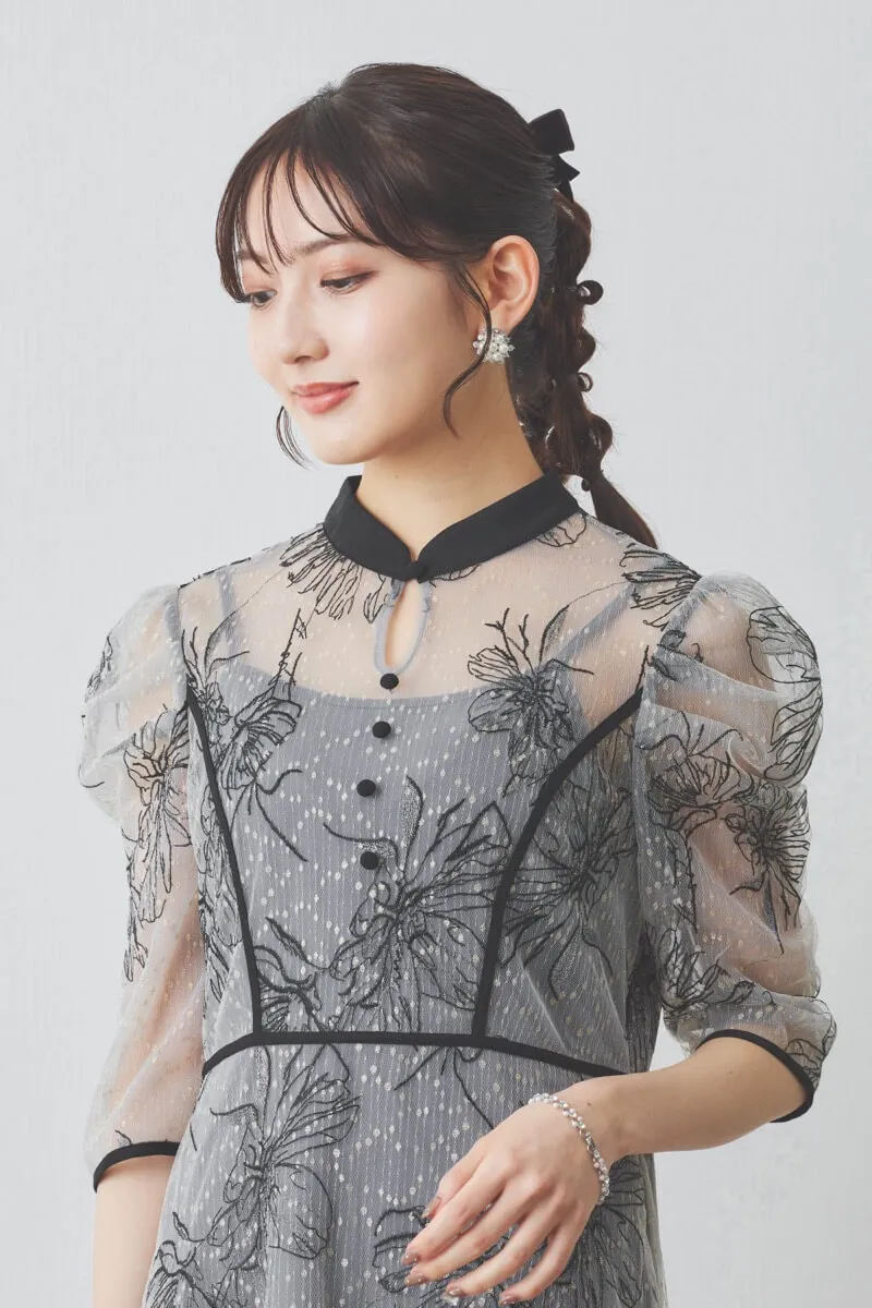 ブルーの配色フラワーレースパイピングドレス