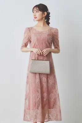 サーモンピンクのドレス