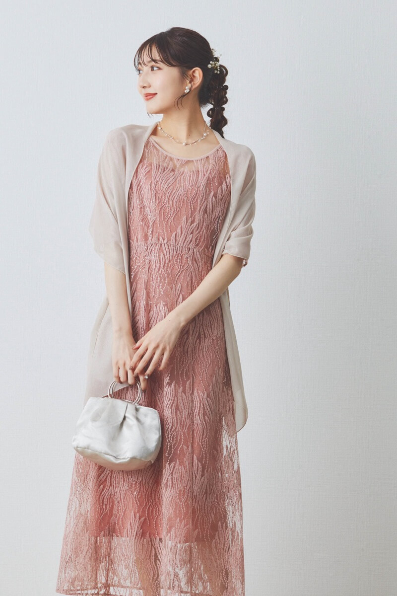 サーモンピンクのスパンコールアネモネドレス