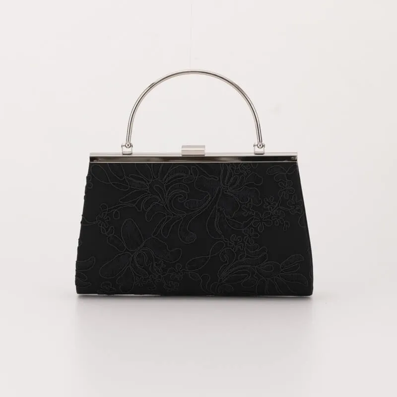 ブラックの刺しゅうレースがま口バッグ