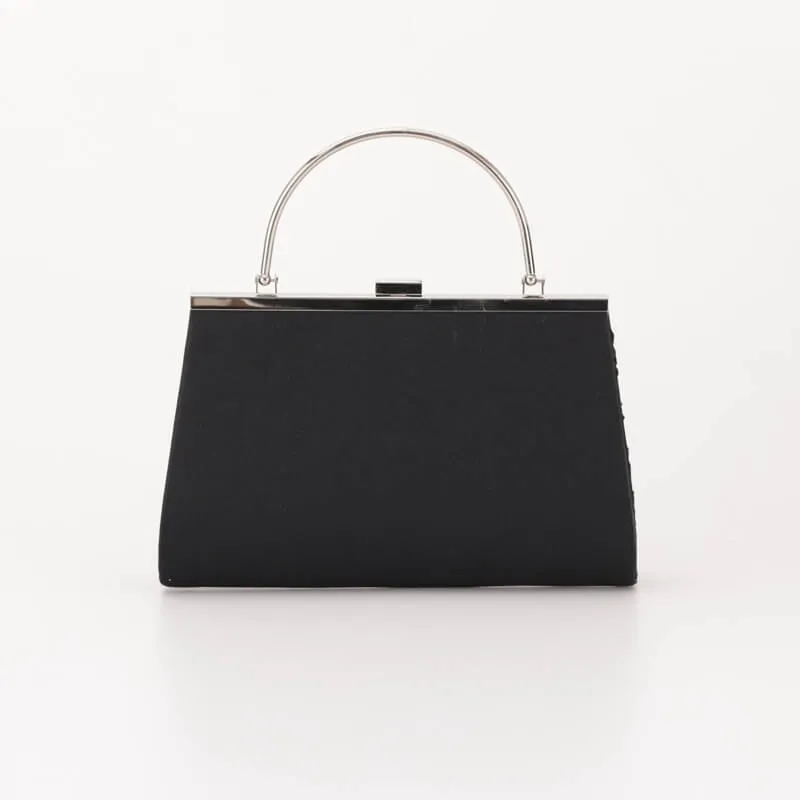 ブラックの刺しゅうレースがま口バッグ