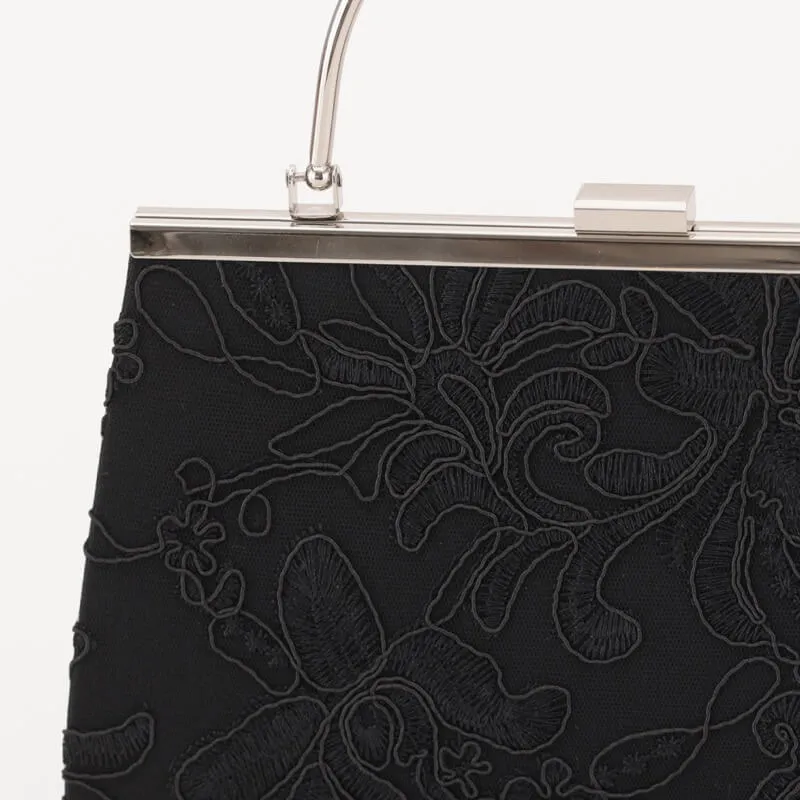 ブラックの刺しゅうレースがま口バッグ