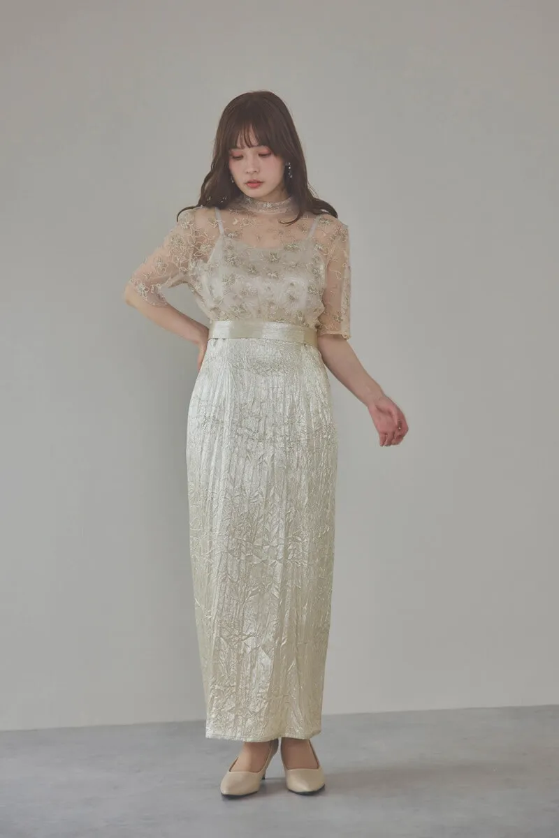 ベージュの刺繍トップス付きシャイニードレス