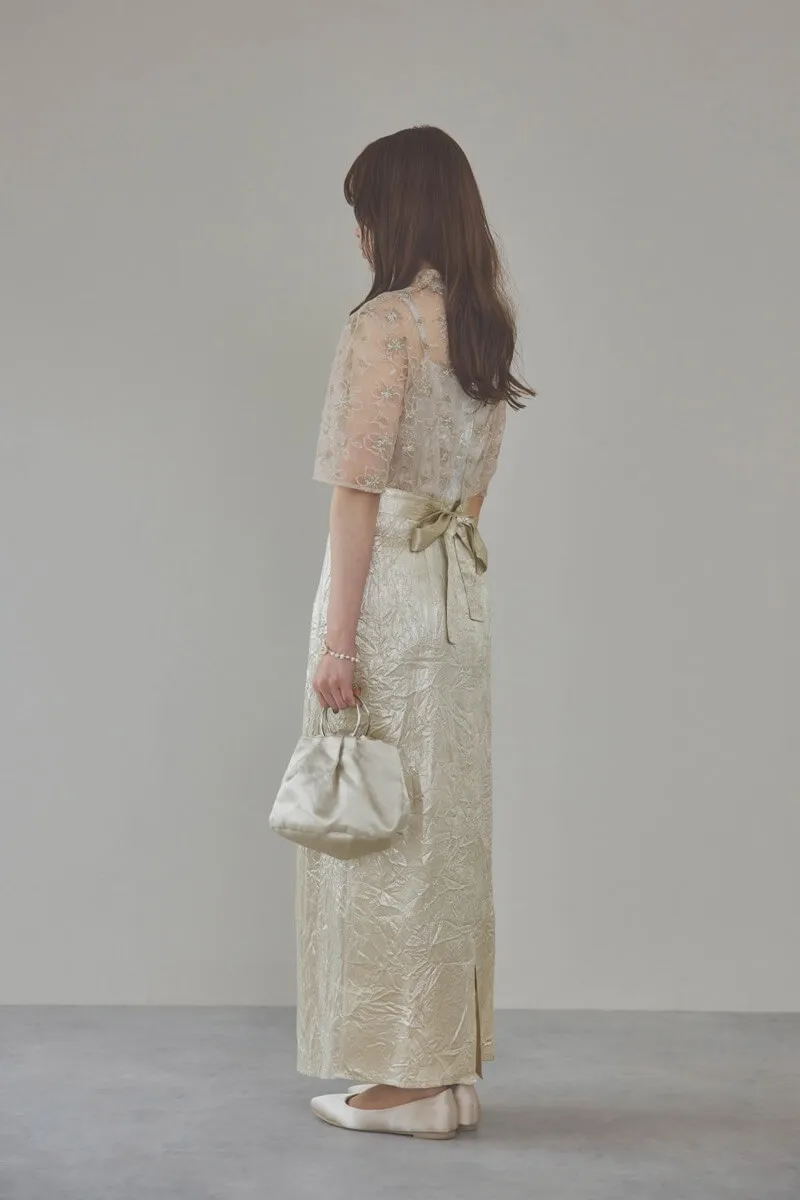 ベージュの刺繍トップス付きシャイニードレス