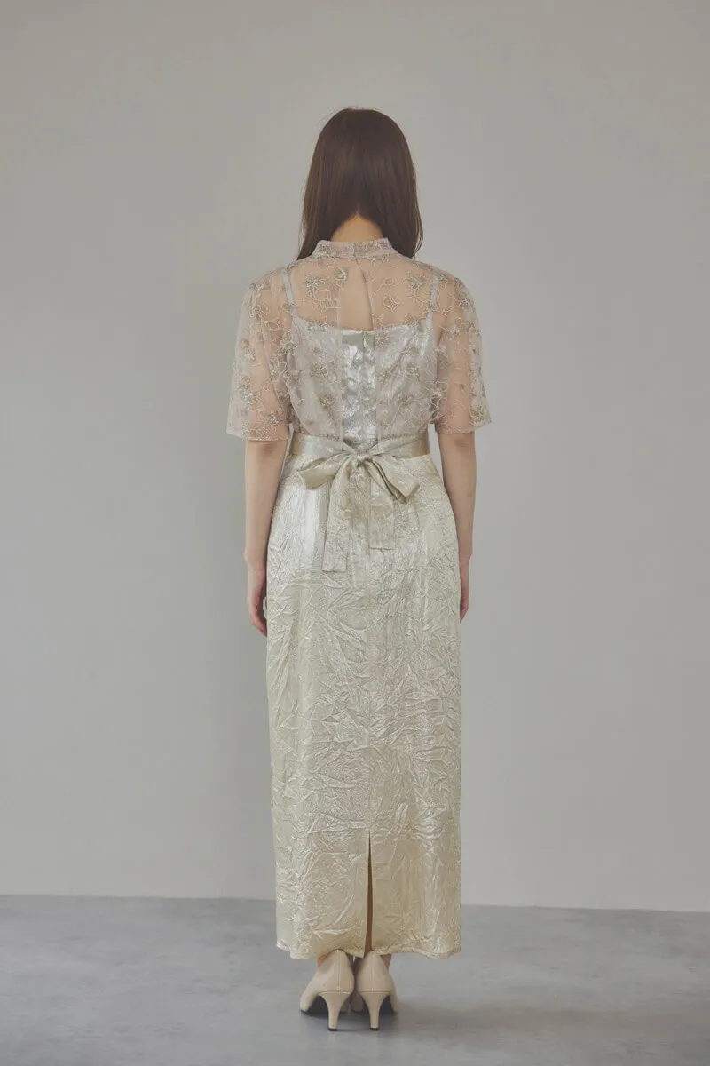 ベージュの刺繍トップス付きシャイニードレス