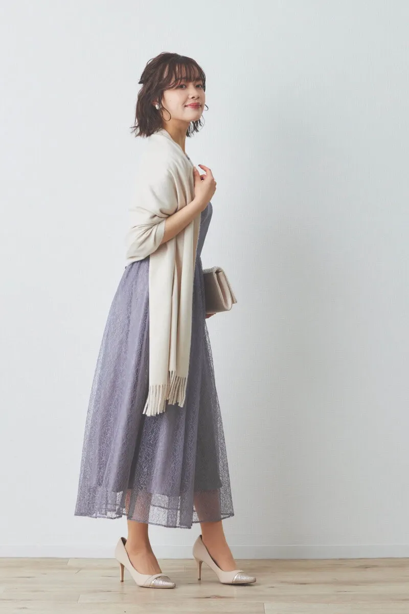 グレーのギャザースリーブレースアップドレス